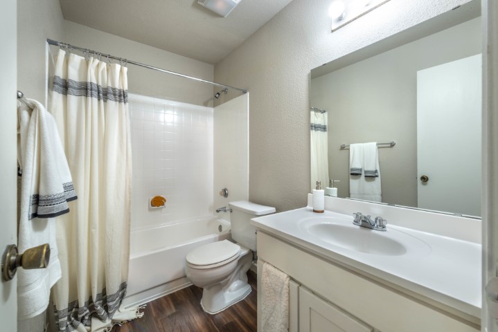 2 Bedroom - 2 Bath Shared Bedroom ( Furnished ) - Cambridge Oaks, UH Housing - Gallery - 4