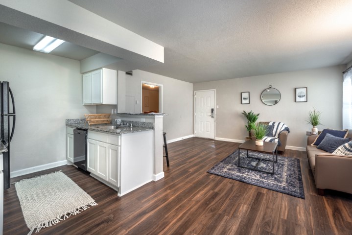  2 Bedroom - 2 Bath Shared Bedroom ( Furnished )  -  Cambridge Oaks, UH Housing  - Gallery -  6