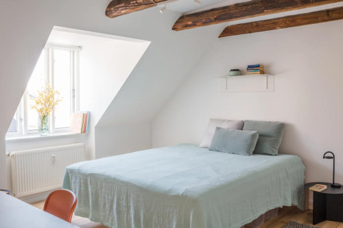 Comfortable double bedroom in the bustling City centre
