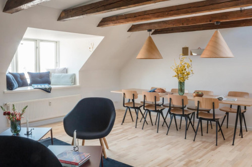 Comfortable double bedroom in the bustling City centre - Gallery - 6