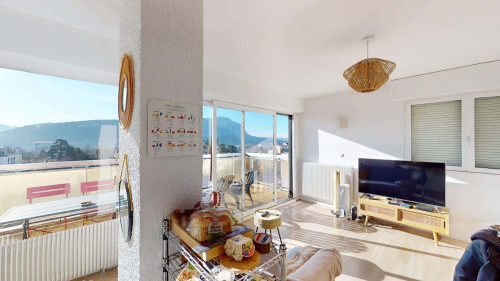 Room in Rue de la Zone, Ambilly for 64 m² with 3 bedrooms