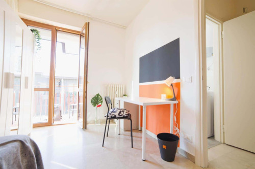 Room in Via Salvatore Sassi, Lecco for 140 m² with 5 bedrooms