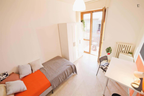 Room in Via Salvatore Sassi, Lecco for 140 m² with 5 bedrooms