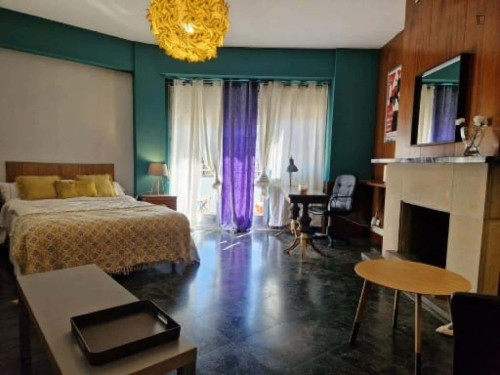 Room in Calle de Don Jaime I, Zaragoza with 6 bedrooms