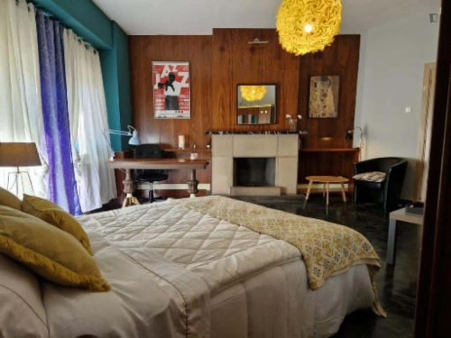Room in Calle de Don Jaime I, Zaragoza with 6 bedrooms
