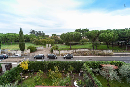 Room in Via Giuseppe Gregoraci, Roma for 70 m² with 2 bedrooms