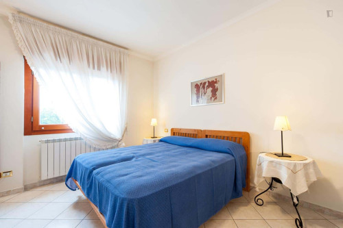 Room in Via Giuseppe Gregoraci, Roma for 70 m² with 2 bedrooms