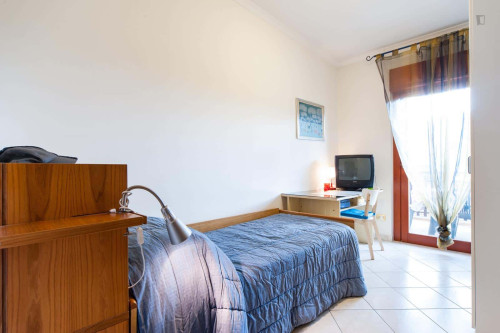 Room in Via Giuseppe Gregoraci, Roma for 90 m² with 4 bedrooms