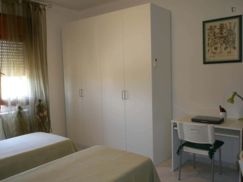 Room in Via Giuseppe Gregoraci, Roma for 90 m² with 4 bedrooms