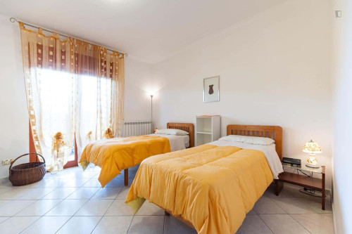 Room in Via Giuseppe Gregoraci, Roma for 90 m² with 4 bedrooms
