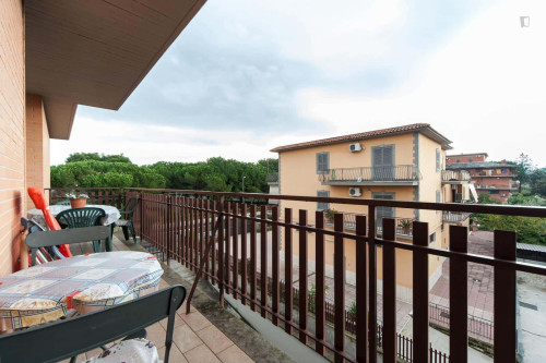 Room in Via Giuseppe Gregoraci, Roma for 90 m² with 4 bedrooms