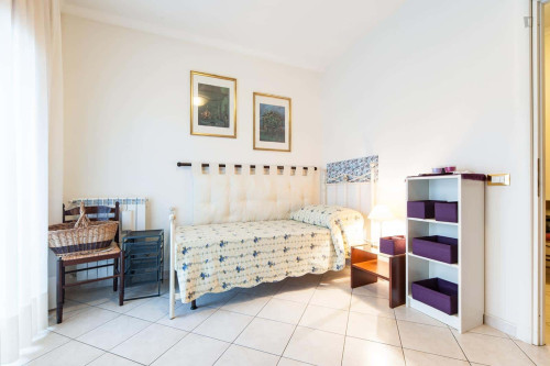 Room in Via Giuseppe Gregoraci, Roma for 70 m² with 2 bedrooms