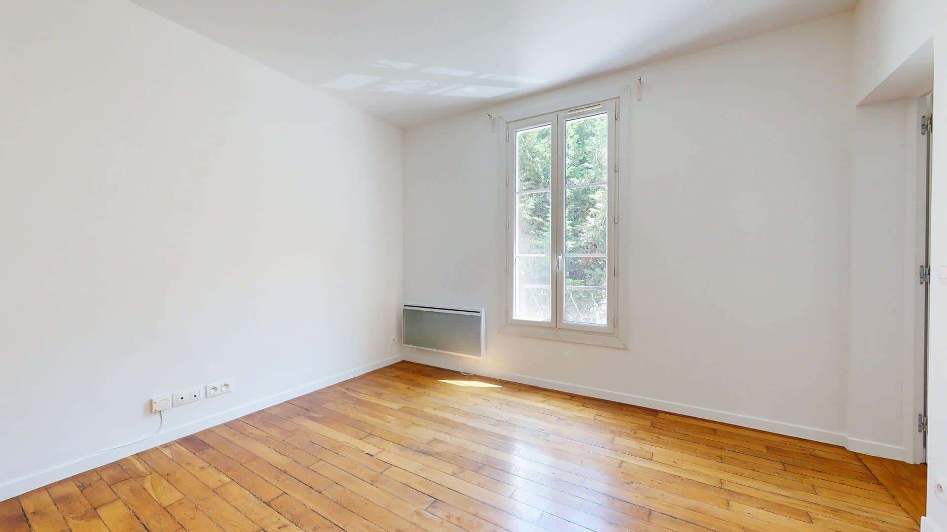 Apartment In Rue Hoche, Malakoff For 42 M² With 2 Bedrooms - 1