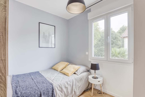Room in Rue du Progrès, Romainville for 310 m² with 11 bedrooms