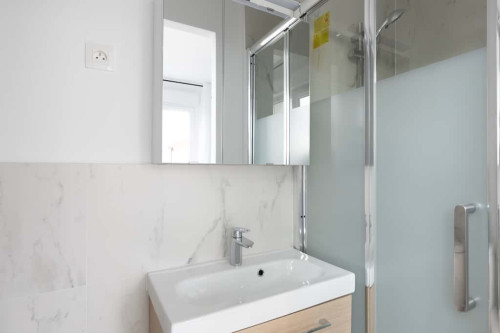Room in Rue du Progrès, Romainville for 310 m² with 11 bedrooms