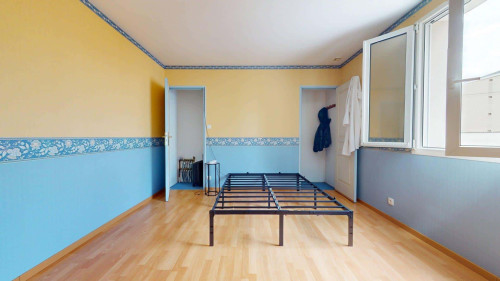 Room in Rue Barra, Angers for 163 m² with 4 bedrooms