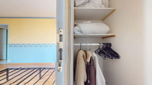 Room in Rue Barra, Angers for 163 m² with 4 bedrooms