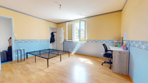 Room in Rue Barra, Angers for 163 m² with 4 bedrooms