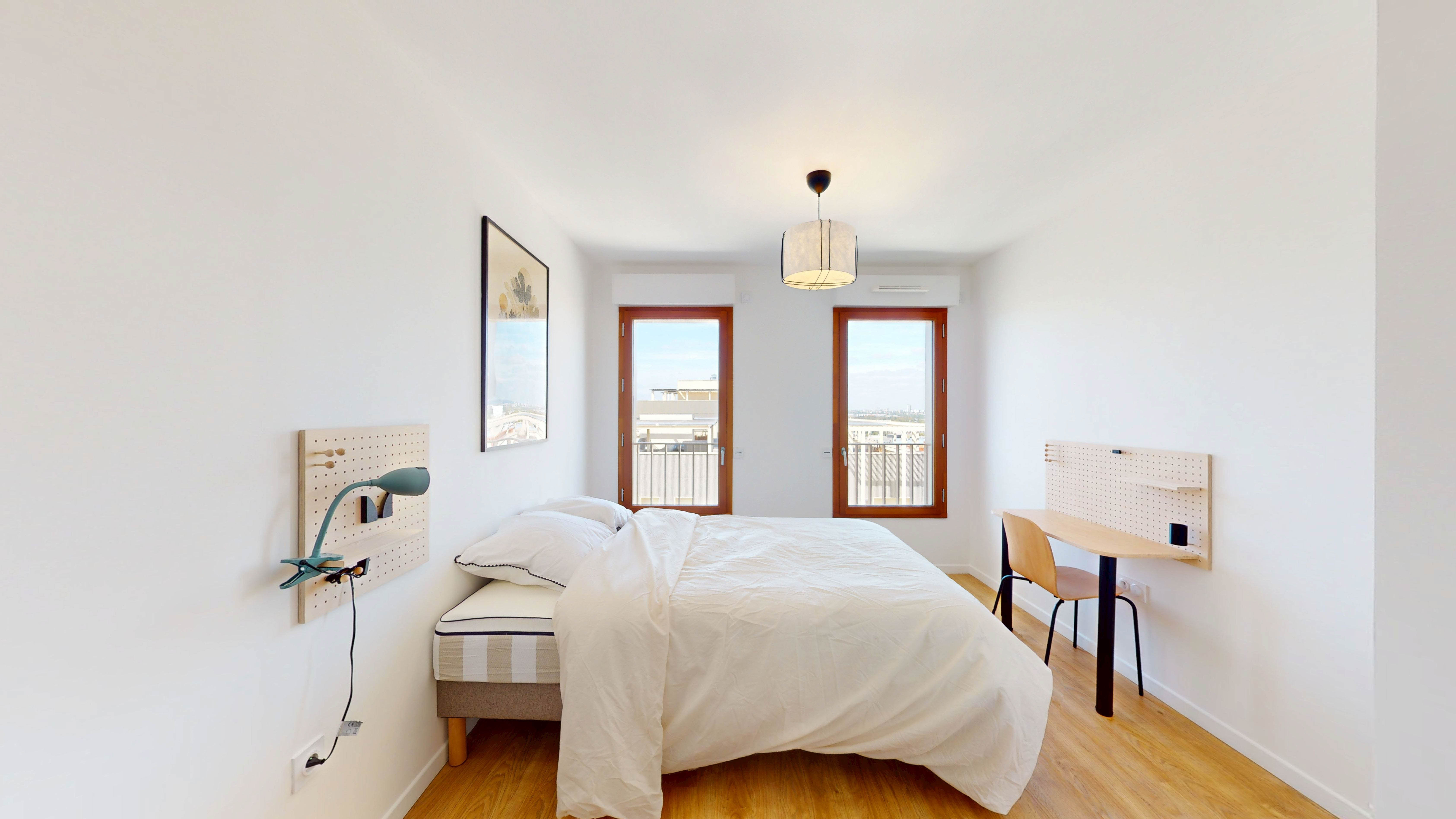 Room 9042 - 5