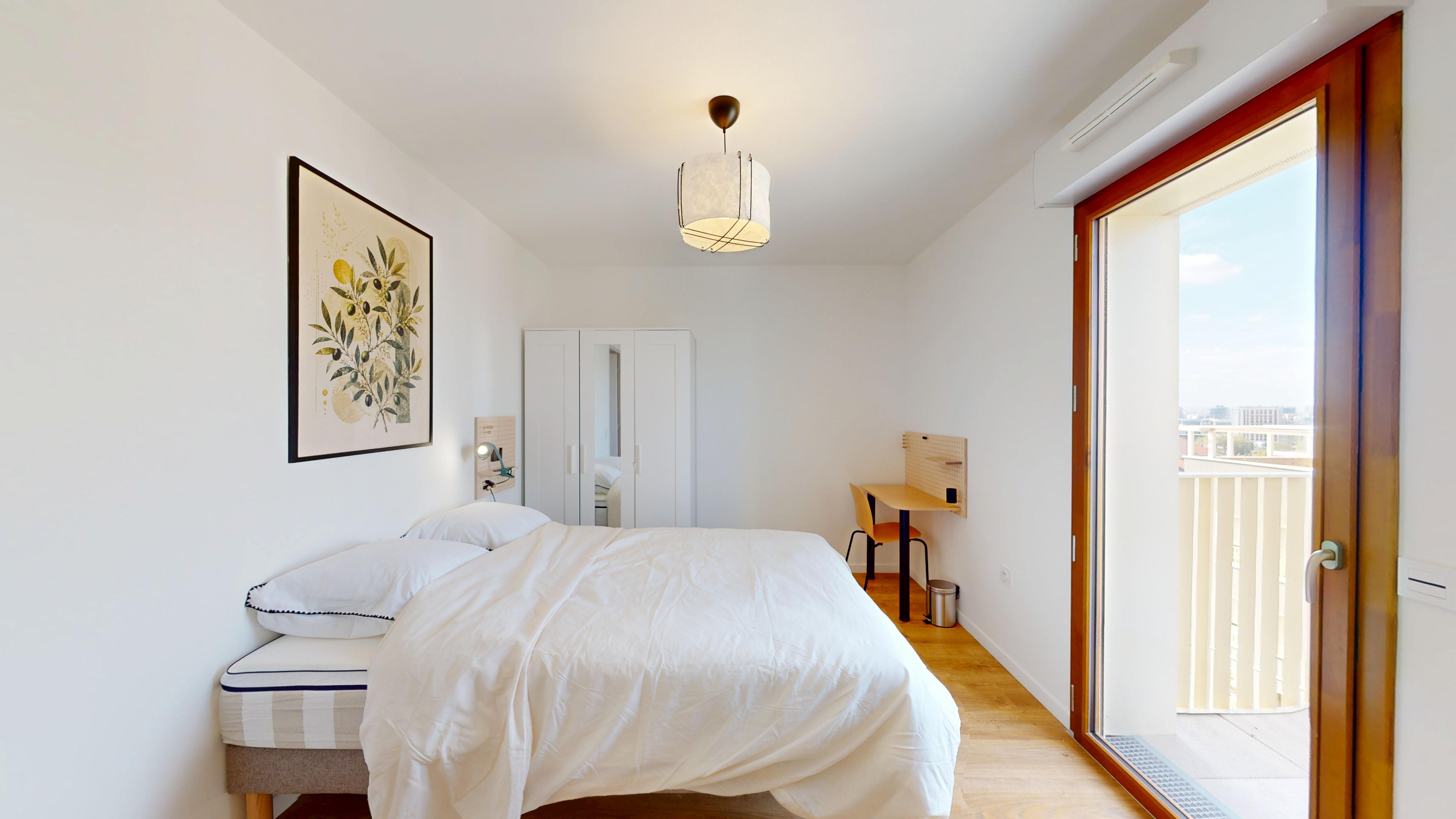 Room 9043 - 4