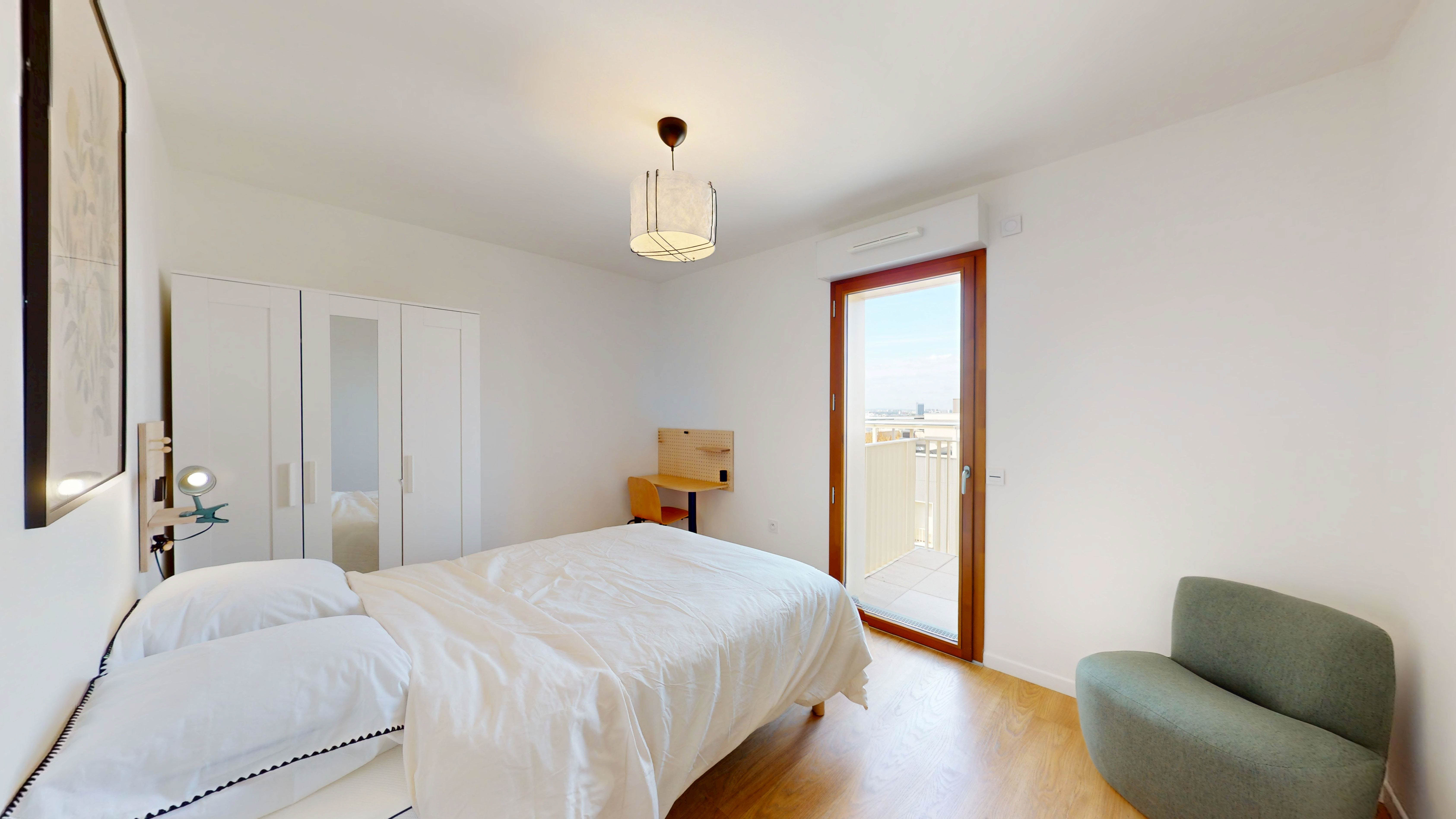 Room 9043 - 5