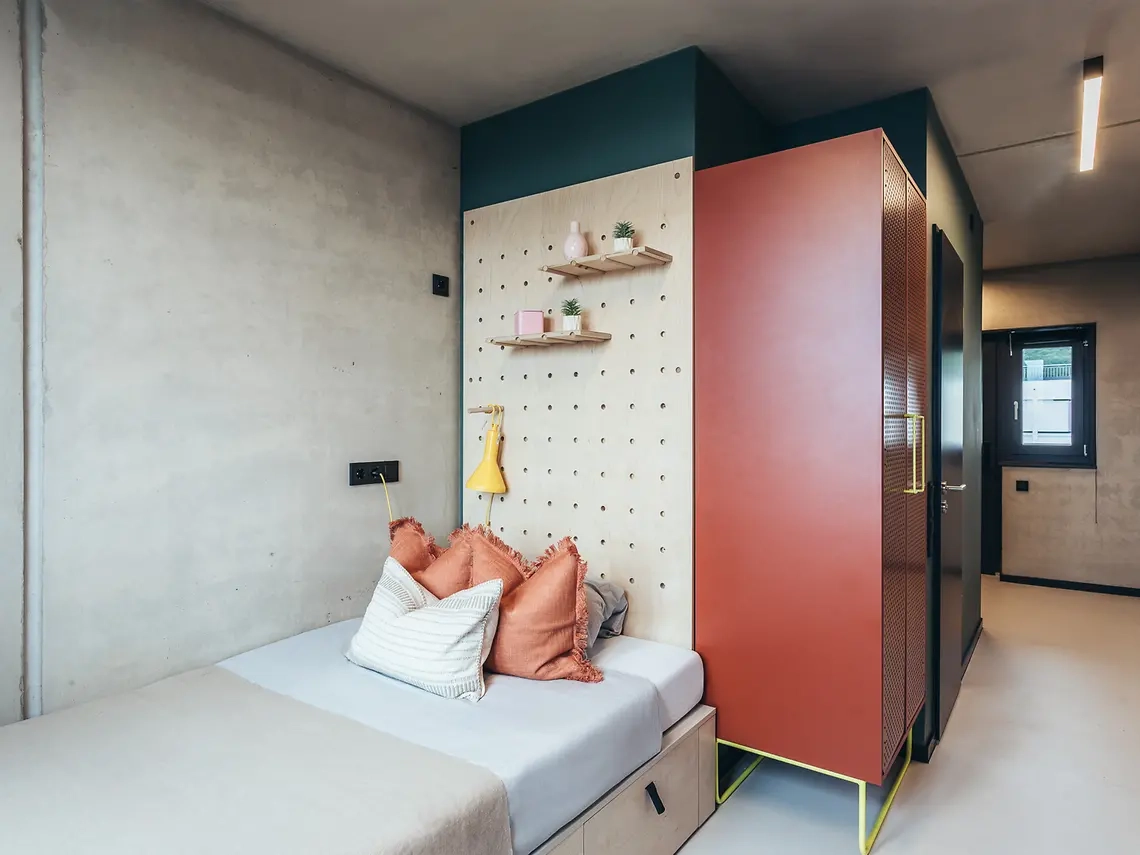 Modern Medium Studio - 1