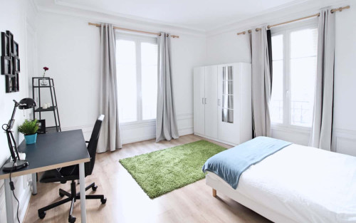 Spacious and luminous room - 16m² - PA18