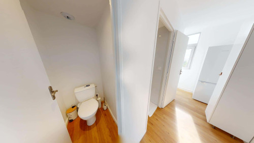 Room in Rue du Parc, Bron for 102 m² with 5 bedrooms
