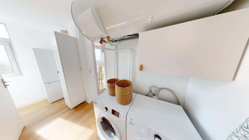 Room in Rue du Parc, Bron for 102 m² with 5 bedrooms