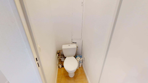 Room in Rue du Parc, Bron for 102 m² with 5 bedrooms