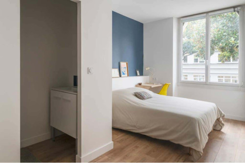 Room in Rue Edmond Bire, Nantes for 220 m² with 9 bedrooms