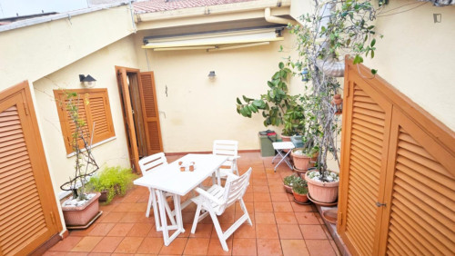 Bright Penthouse Studio with Private Terrace Bills Included - Gallery - 6