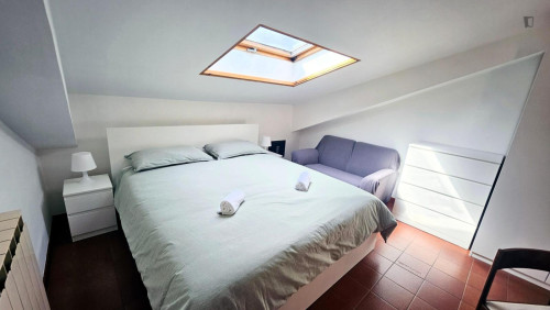 Bright Penthouse Studio with Private Terrace Bills Included - Gallery - 12
