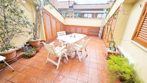 Bright Penthouse Studio with Private Terrace Bills Included
