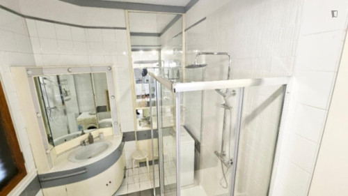 Bright Penthouse Studio with Private Terrace Bills Included - Gallery - 9