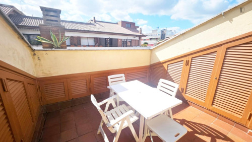 Bright Penthouse Studio with Private Terrace Bills Included