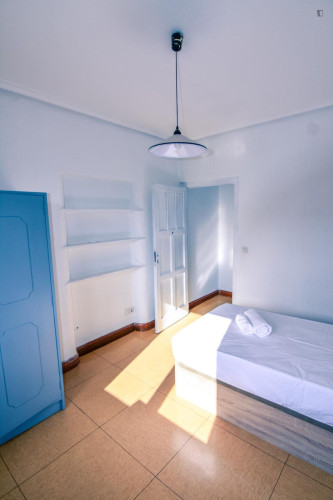 Welcoming double bedroom near the Faculty of Psychology - Gallery - 24