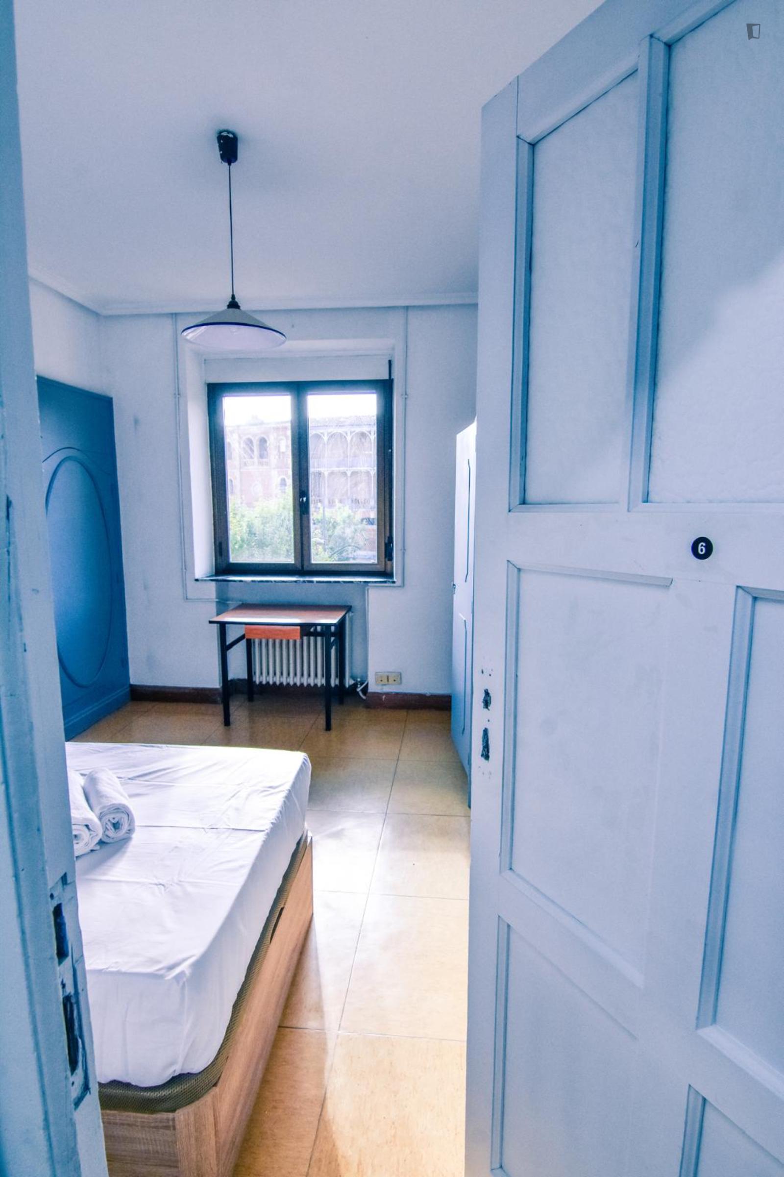 Welcoming Double Bedroom Near The Faculty Of Psychology - 1