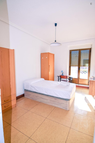 Welcoming single bedroom near the Faculty of Psychology - Gallery - 32