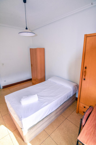Welcoming single bedroom near the Faculty of Psychology - Gallery - 23