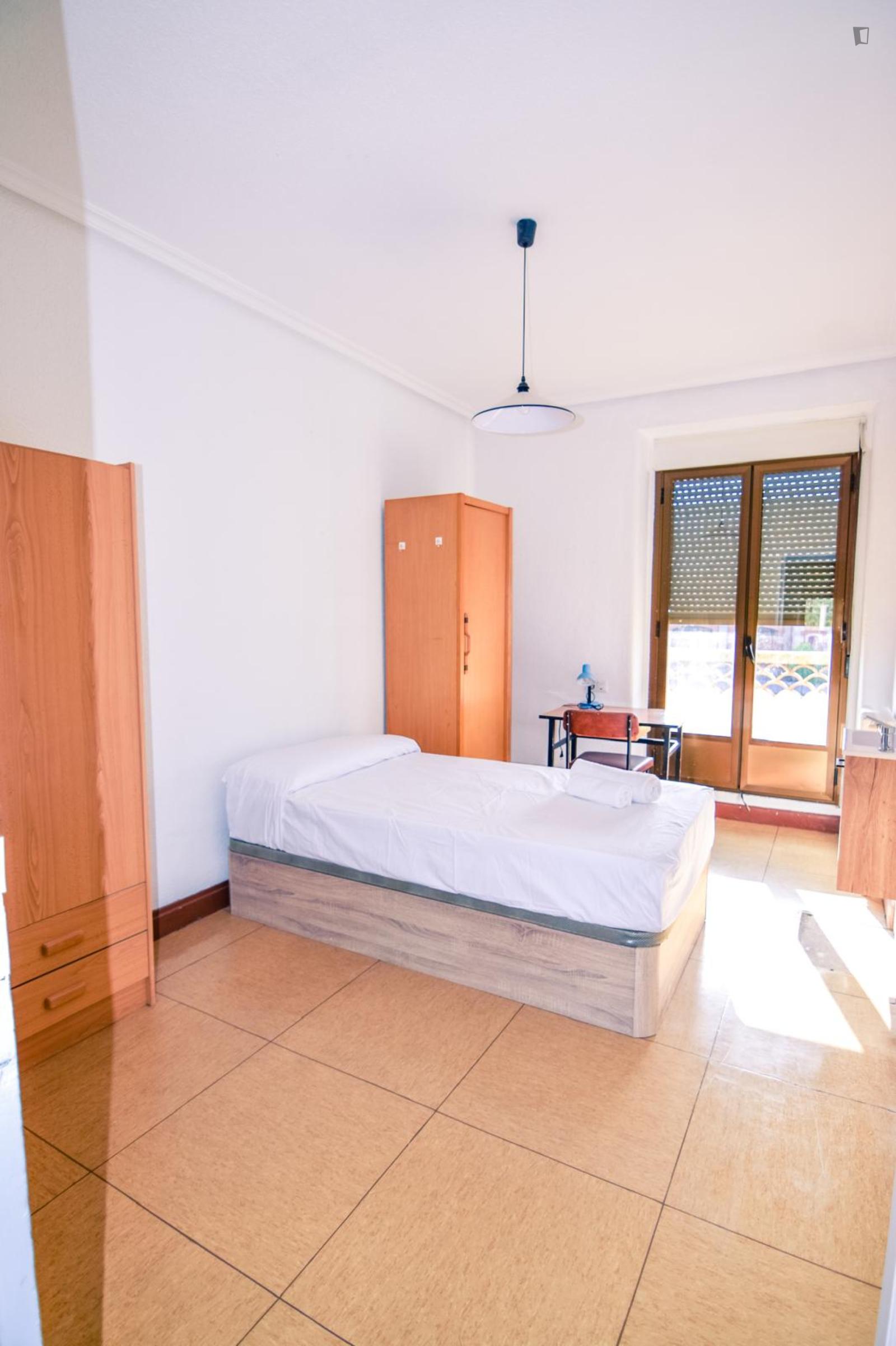 Welcoming Single Bedroom Near The Faculty Of Psychology - 1
