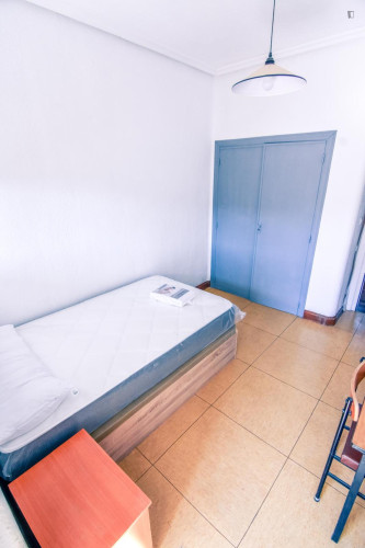 Inviting single bedroom near the Faculty of Psychology - Gallery - 23