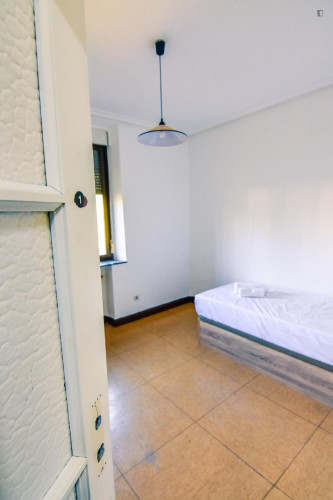 Nice single bedroom near the Faculty of Psychology - Gallery - 23