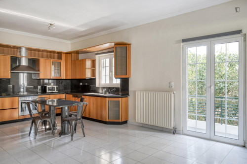 Inviting 3-bedroom flat in Glifada