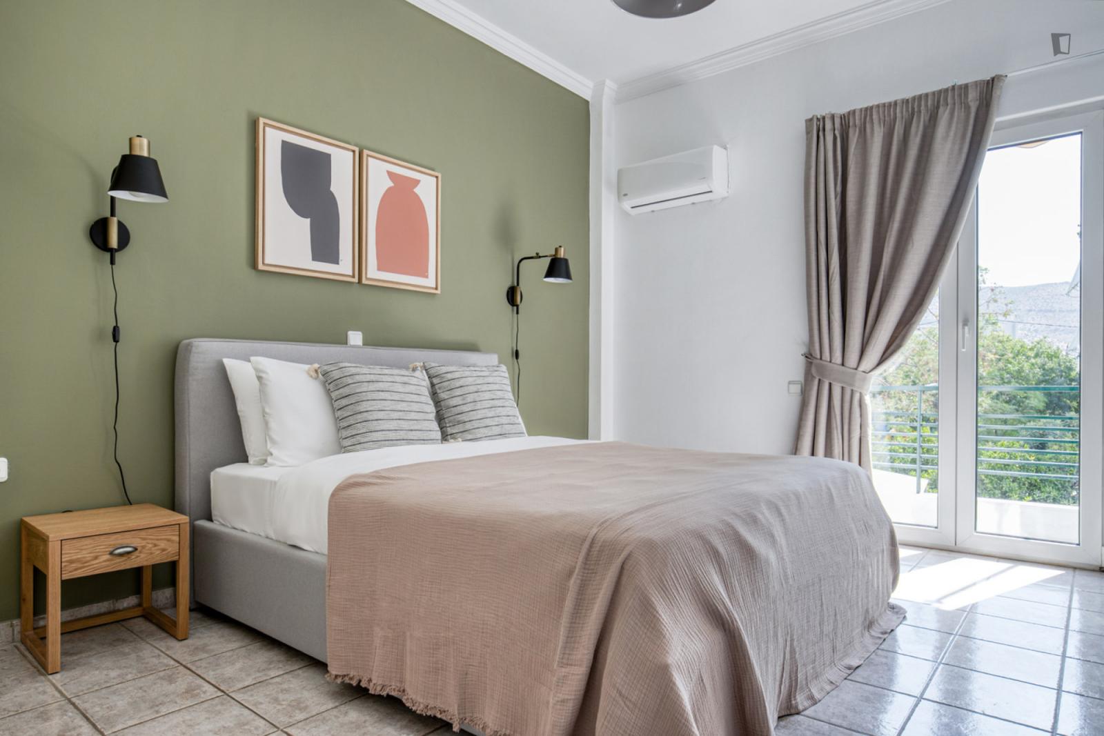 Inviting 3-Bedroom Flat In Glifada - 1