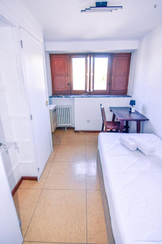 Cute single bedroom near the Faculty of Psychology - Gallery - 23