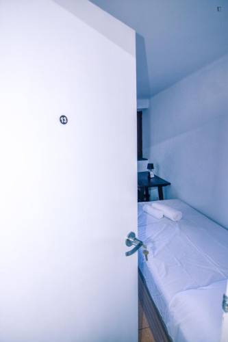 Cute single bedroom near the Faculty of Psychology - Gallery - 22