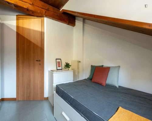 Cozy single bedroom near the LUM School of Management