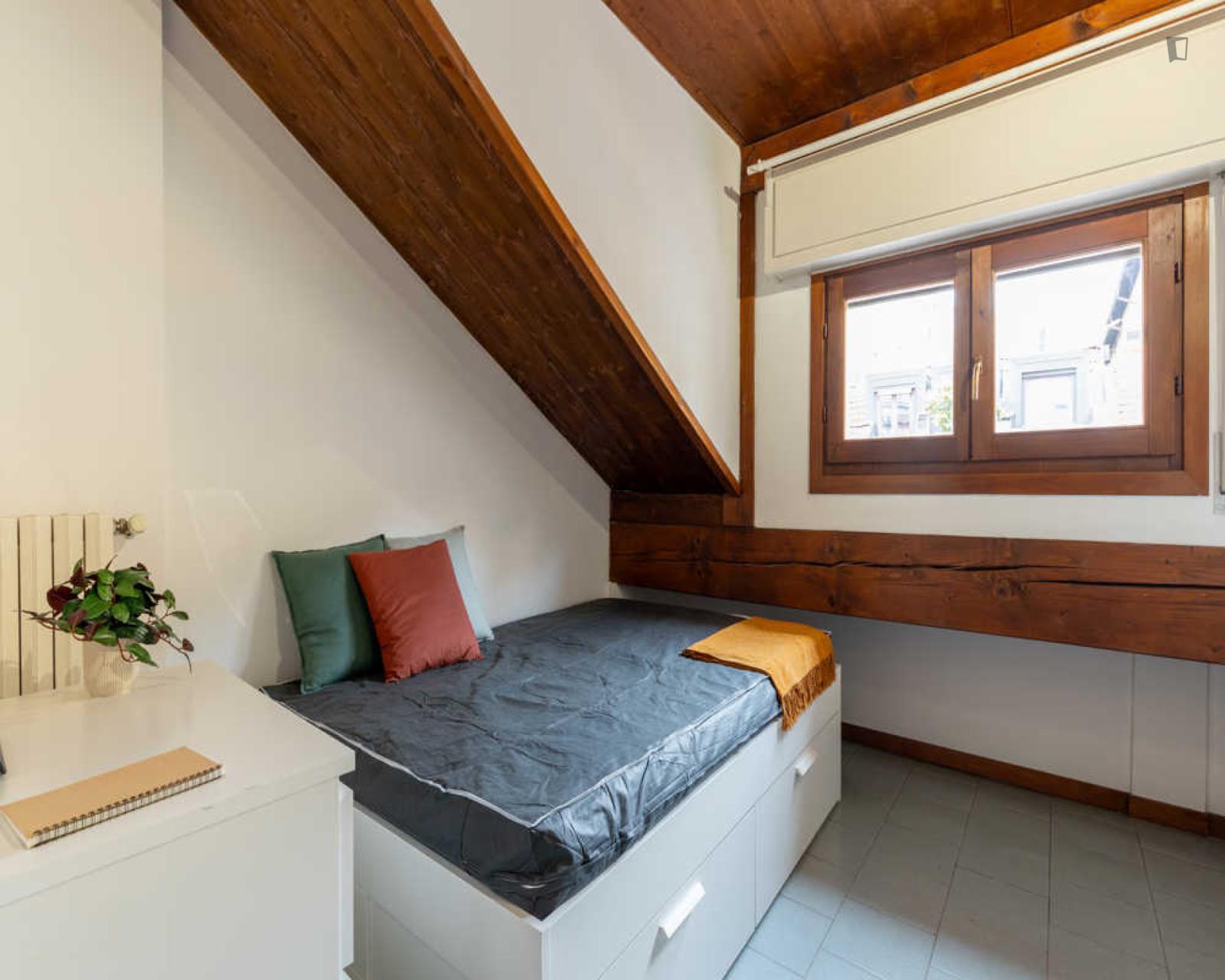 Cozy Single Bedroom Near The LUM School Of Management - 1