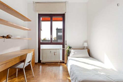 Bright single bedroom in the Lambrate district